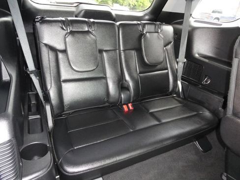 Used 2021 Ford Explorer Limited w/ Equipment Group 301A RWD image 10