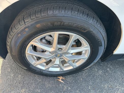 Used 2022 Chevrolet Equinox LS image 10