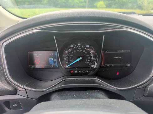 Used 2018 Ford Fusion SE w/ Fusion SE Technology Package FWD image 6