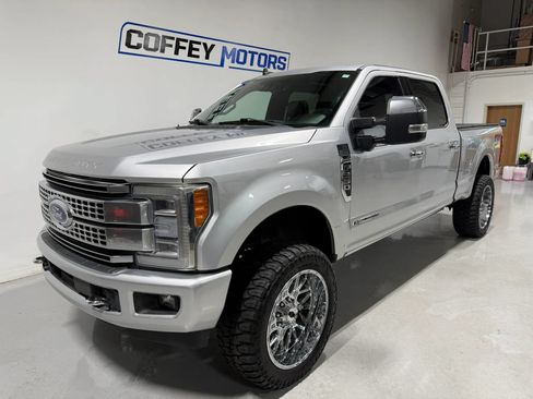 Used 2019 Ford F250 Platinum w/ Platinum Ultimate Package AWD/4WD image 5