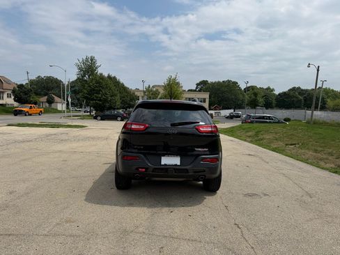 Used 2015 Jeep Cherokee Trailhawk w/ Comfort/Convenience Group AWD/4WD image 6