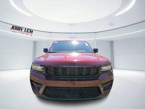 New 2025 Jeep Grand Cherokee Altitude image 7