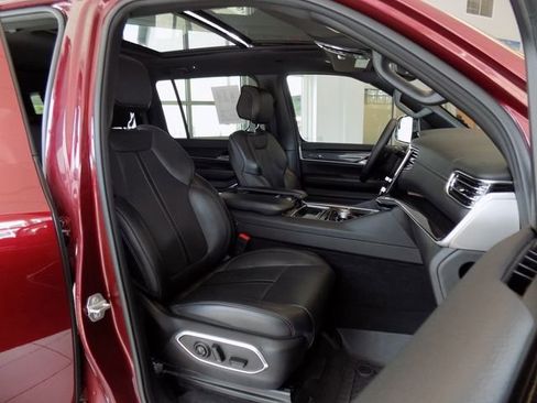 Certified 2024 Jeep Wagoneer L 4WD w/ Premium Group I image 25