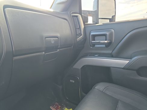 Used 2019 Chevrolet Silverado 2500 LTZ w/ Vortec Plus Package AWD/4WD image 32