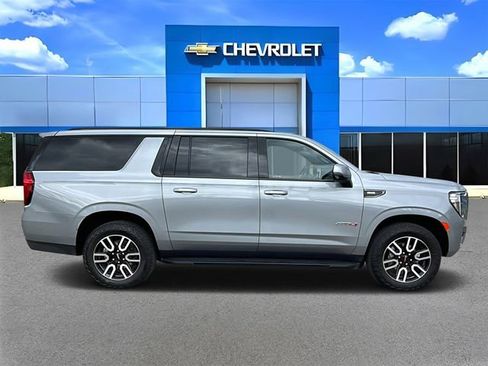 Used 2024 GMC Yukon XL AT4 w/ Technology Package AWD/4WD image 2