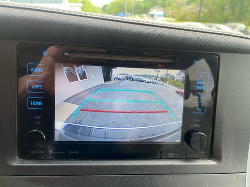 Used 2017 Toyota Sienna XLE w/ XLE Navigation Package FWD image 19