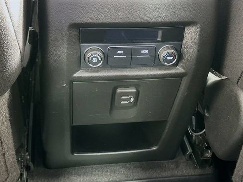 Used 2020 Chevrolet Traverse LT FWD image 13