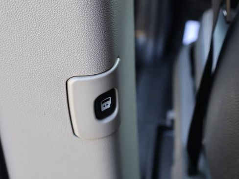 Used 2018 Dodge Grand Caravan SXT FWD image 28