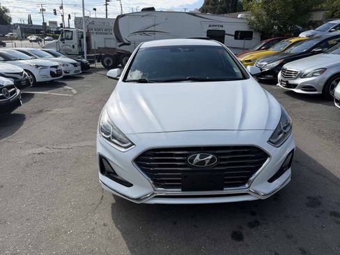Used 2019 Hyundai Sonata SE FWD image 2