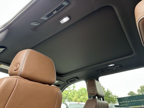 Certified 2023 Chevrolet Suburban High Country w/ Premium Package 2 AWD/4WD image 19