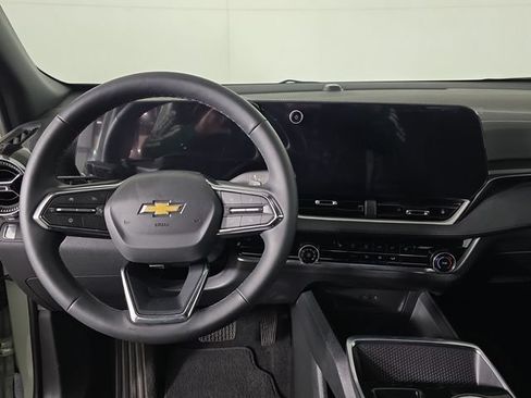 Used 2026 Chevrolet Equinox LT w/ Safety and Technology Package FWD image 11