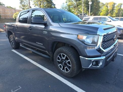Used 2020 Toyota Tundra SR5 w/ SR5 Convenience Package AWD/4WD image 3