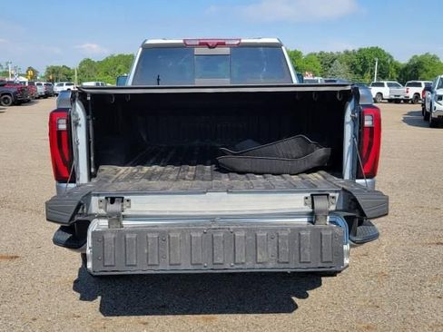 Used 2024 GMC Sierra 3500 Denali w/ Technology Package AWD/4WD image 11