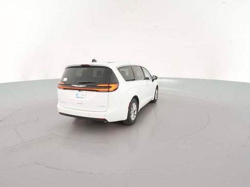 New 2026 Chrysler Pacifica Limited image 11