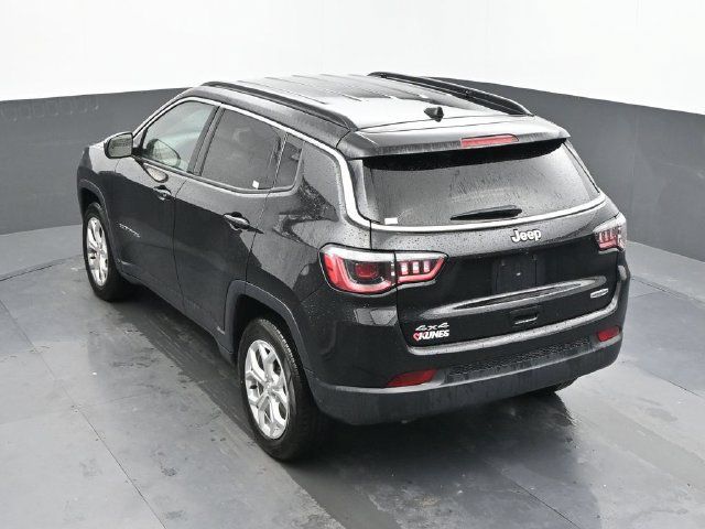 Used 2024 Jeep Compass Latitude AWD/4WD image 42