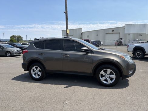 Used 2013 Toyota RAV4 XLE AWD/4WD image 7