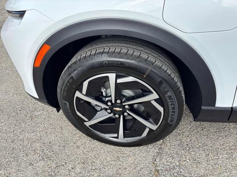 New 2026 Chevrolet Equinox EV LT image 11