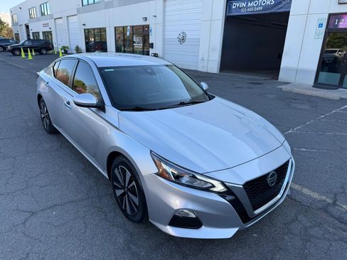 Used 2021 Nissan Altima 2.5 SV FWD image 14