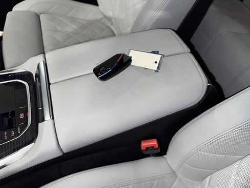 Used 2025 BMW X5 M60i w/ Executive Package image 29