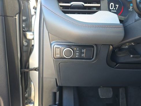 Used 2025 Ford Explorer Active AWD/4WD image 26