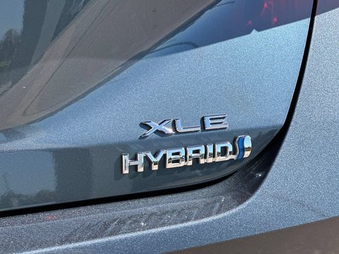 Certified 2022 Toyota Avalon XLE FWD image 33