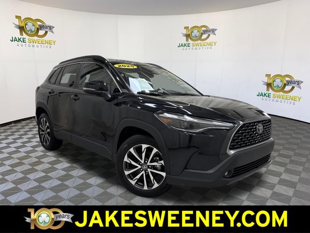 Used 2025 Toyota Corolla Cross XLE FWD image 1