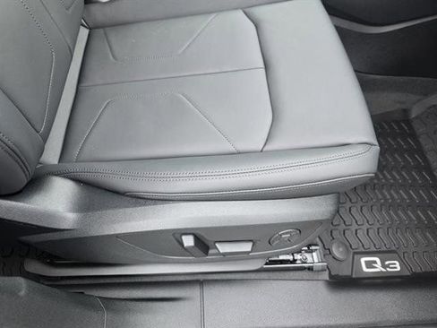New 2025 Audi Q3 2.0T Premium image 16