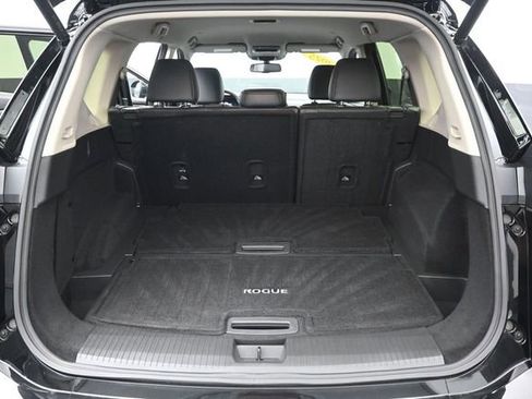 Used 2025 Nissan Rogue SL AWD/4WD image 30