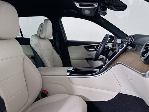 Certified 2024 Mercedes-Benz GLC 300 image 7