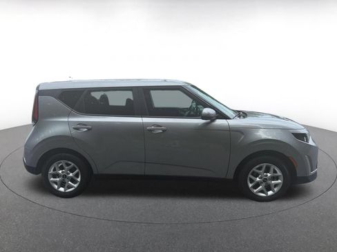 Used 2025 Kia Soul LX w/ LX Technology Package FWD image 15