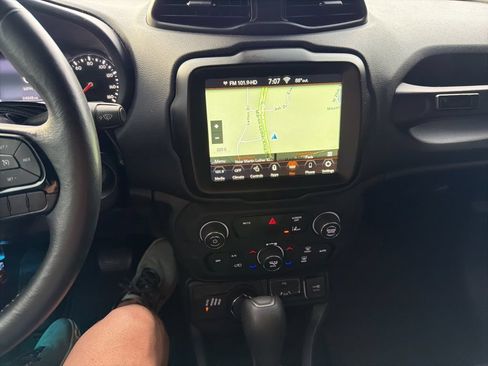 Used 2021 Jeep Renegade Latitude AWD/4WD image 13