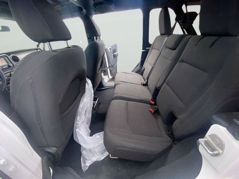 Used 2018 Jeep Wrangler Unlimited Sport S AWD/4WD image 24