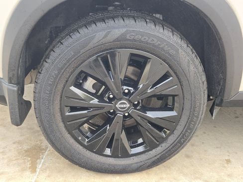 Used 2023 Nissan Rogue SV w/ SV Premium B Package image 31