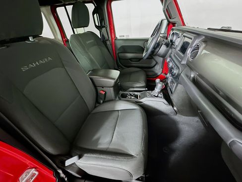 Used 2019 Jeep Wrangler Unlimited Sahara w/ LED Lighting Group image 29