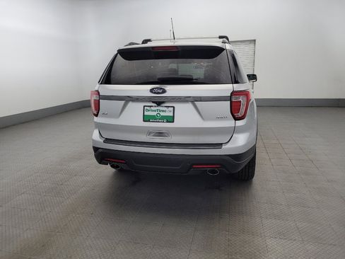 Used 2018 Ford Explorer XLT w/ Equipment Group 202A image 7