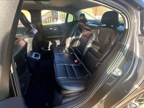 Used 2025 Volvo S60 B5 Core FWD image 37