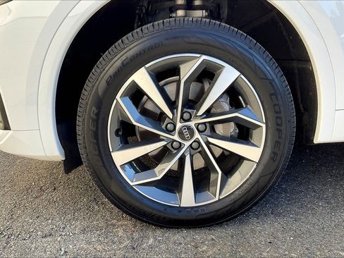 Used 2021 Audi Q5 Premium w/ Convenience Package image 8