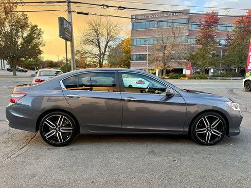 Used 2017 Honda Accord EX-L image 6
