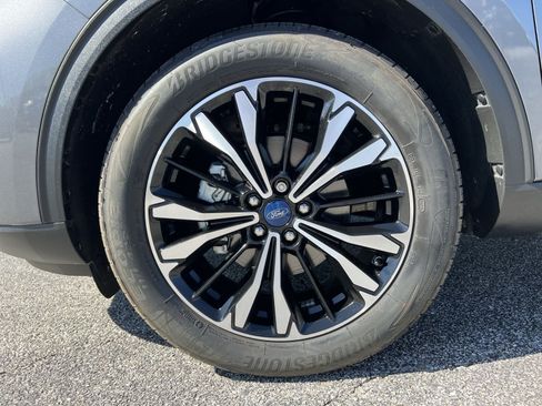 Certified 2022 Ford Escape SEL w/ SEL Stealth AWD Package image 12