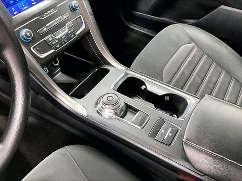 Used 2020 Ford Fusion SE FWD image 17