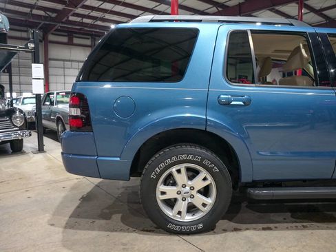 Used 2009 Ford Explorer XLT image 9