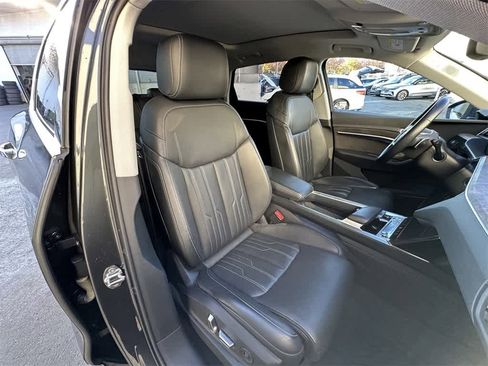Used 2019 Audi e-tron Prestige w/ Prestige Package image 15