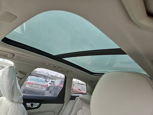 New 2026 Volvo XC60 B5 Ultra w/ Protection Package Premier image 12