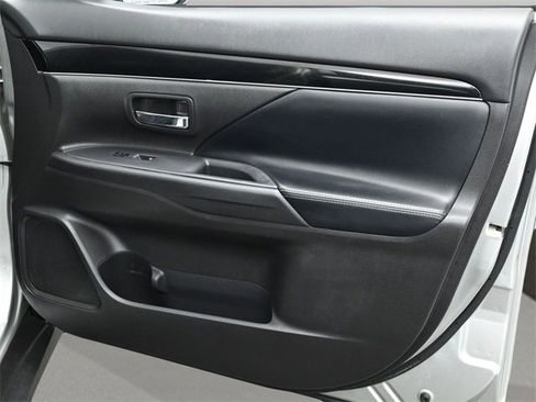 Used 2020 Mitsubishi Outlander SEL image 18