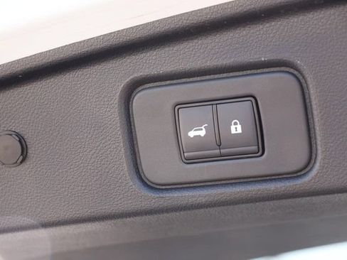 Certified 2025 Nissan Pathfinder SV AWD/4WD image 8