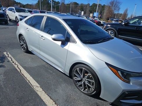 Used 2020 Toyota Corolla XSE image 3