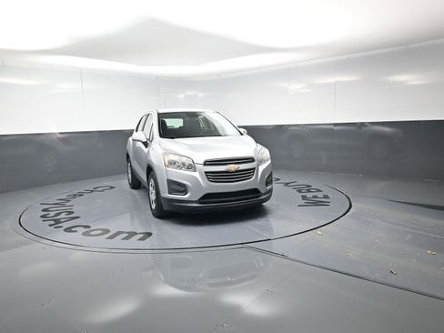 Used 2016 Chevrolet Trax LS image 3