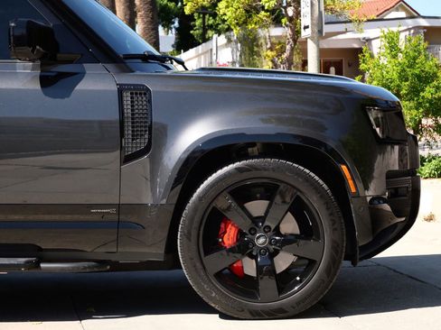 Used 2025 Land Rover Defender 110 X image 6