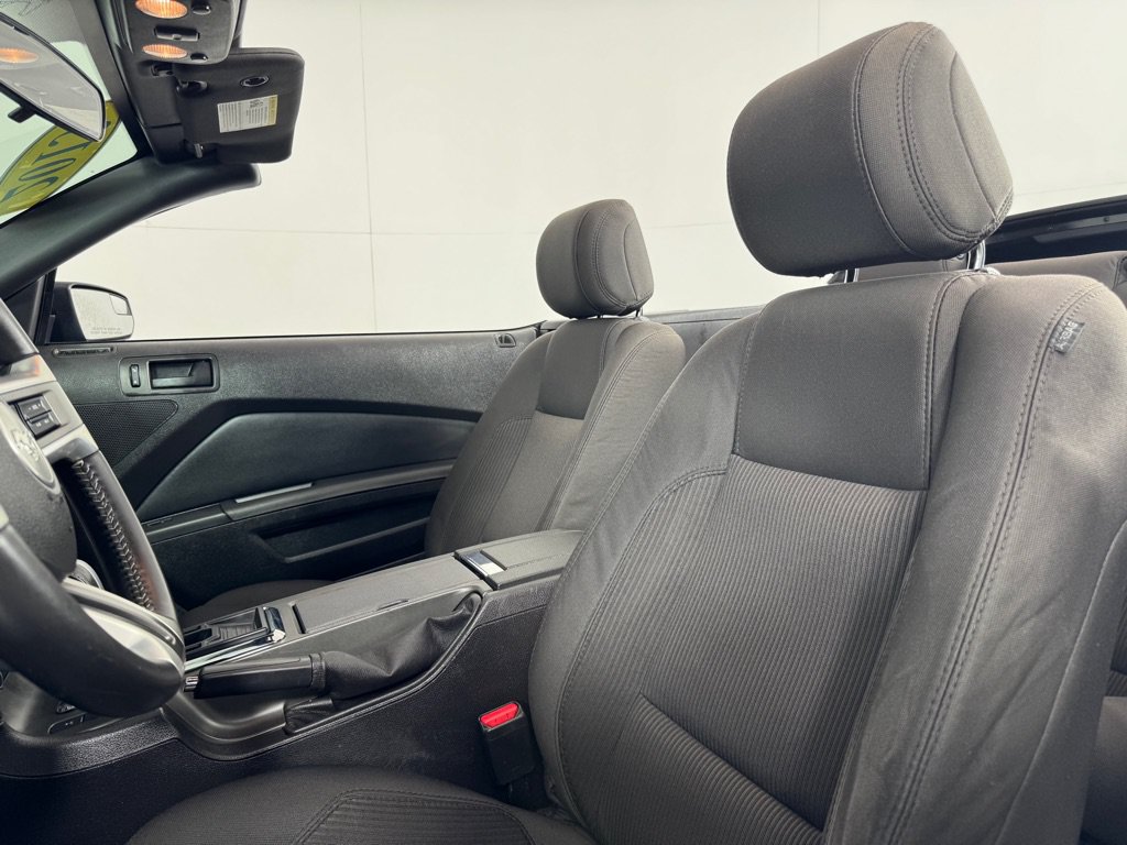 Used 2013 Ford Mustang Convertible RWD image 13