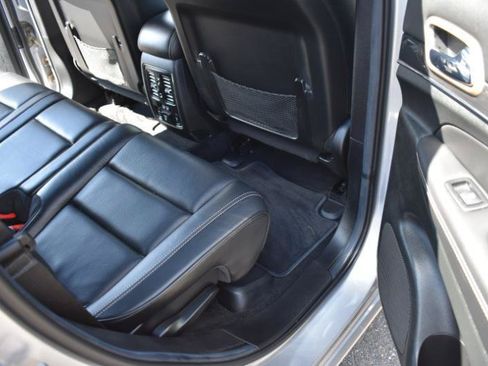 Used 2014 Jeep Grand Cherokee Overland w/ Advanced Technology Group AWD/4WD image 14